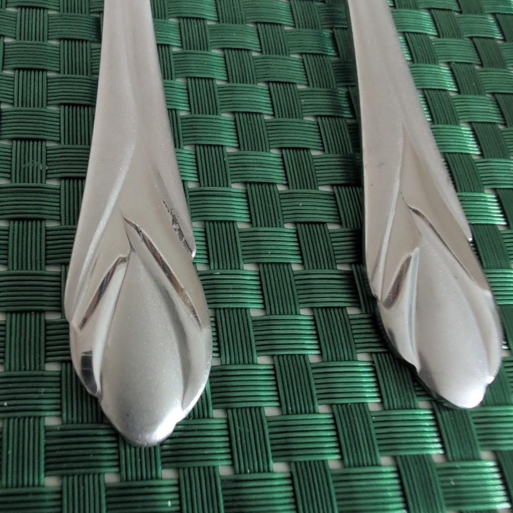 Hampton Silversmiths LILY FROSTED Soup Spoons Oval Lot Set of 4 Stainless Satin - Picture 2 of 7
